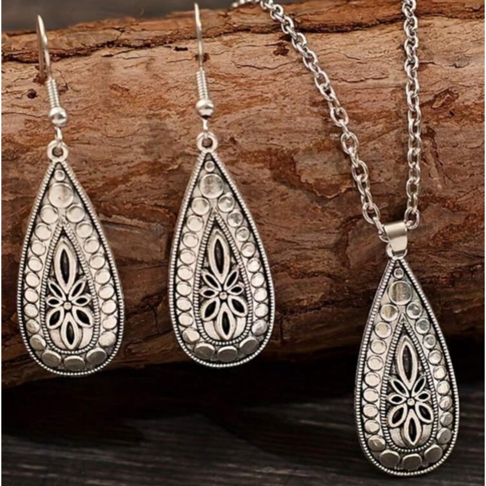 🆕 Silver Intricate Waterdrop Necklace & Earrings Set!!!  🆕 Brand New!!!